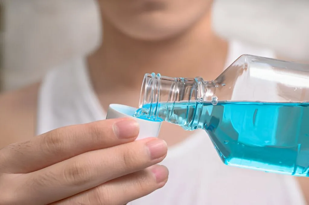 mouthwash for peri-implantitis